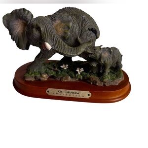 La Verona Collection Elephant With Baby Figurines Elephant babyelephant statue